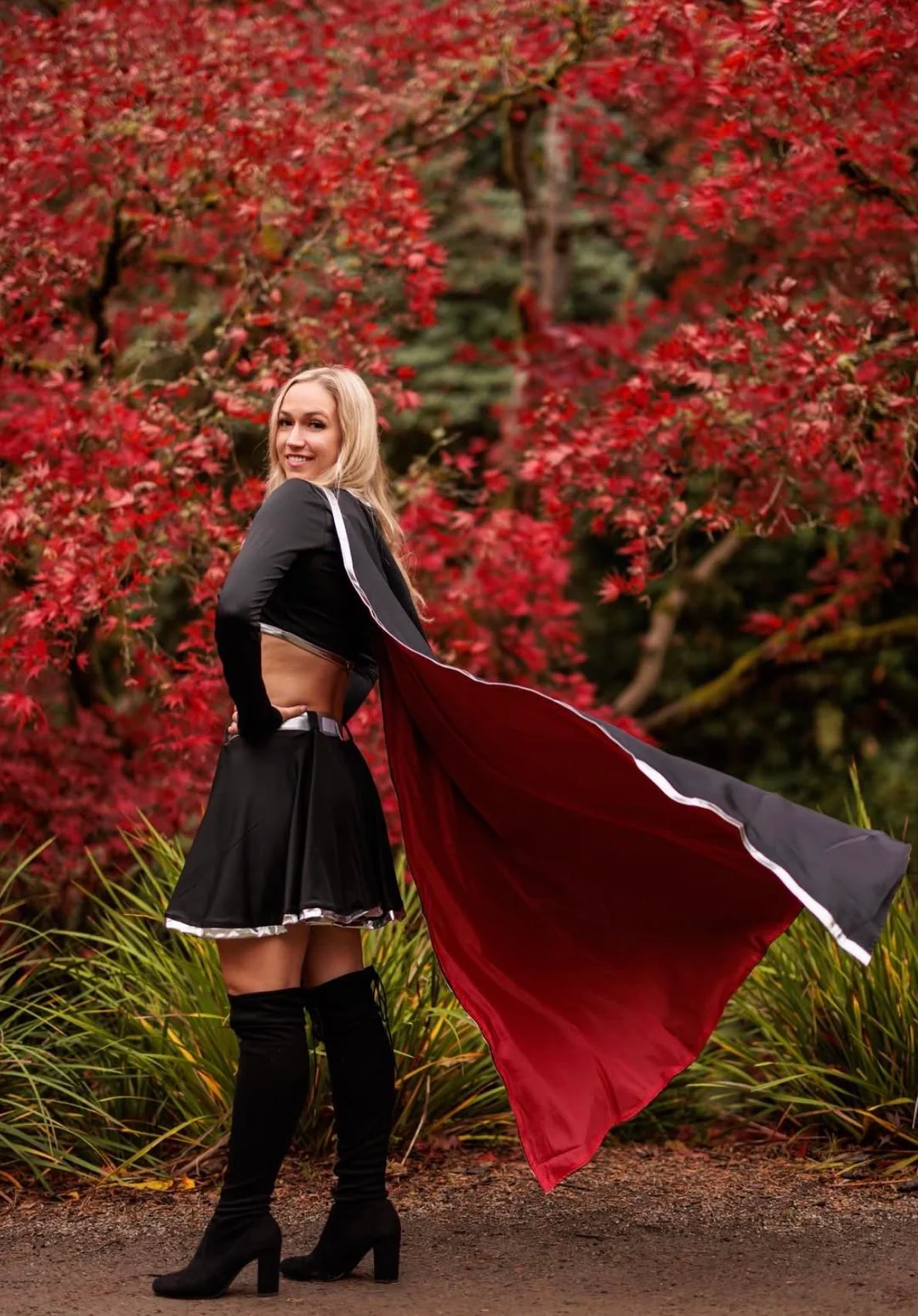 Supergirl cosplay por Olivia Betty Rain