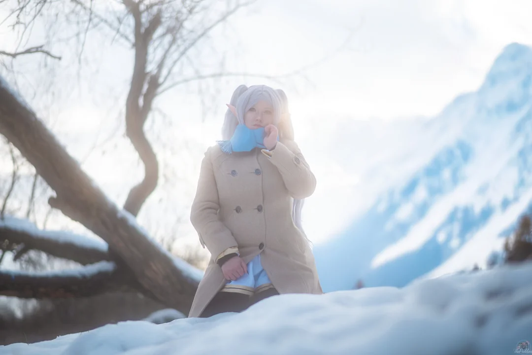 Frieren cosplay por Nessy Fox