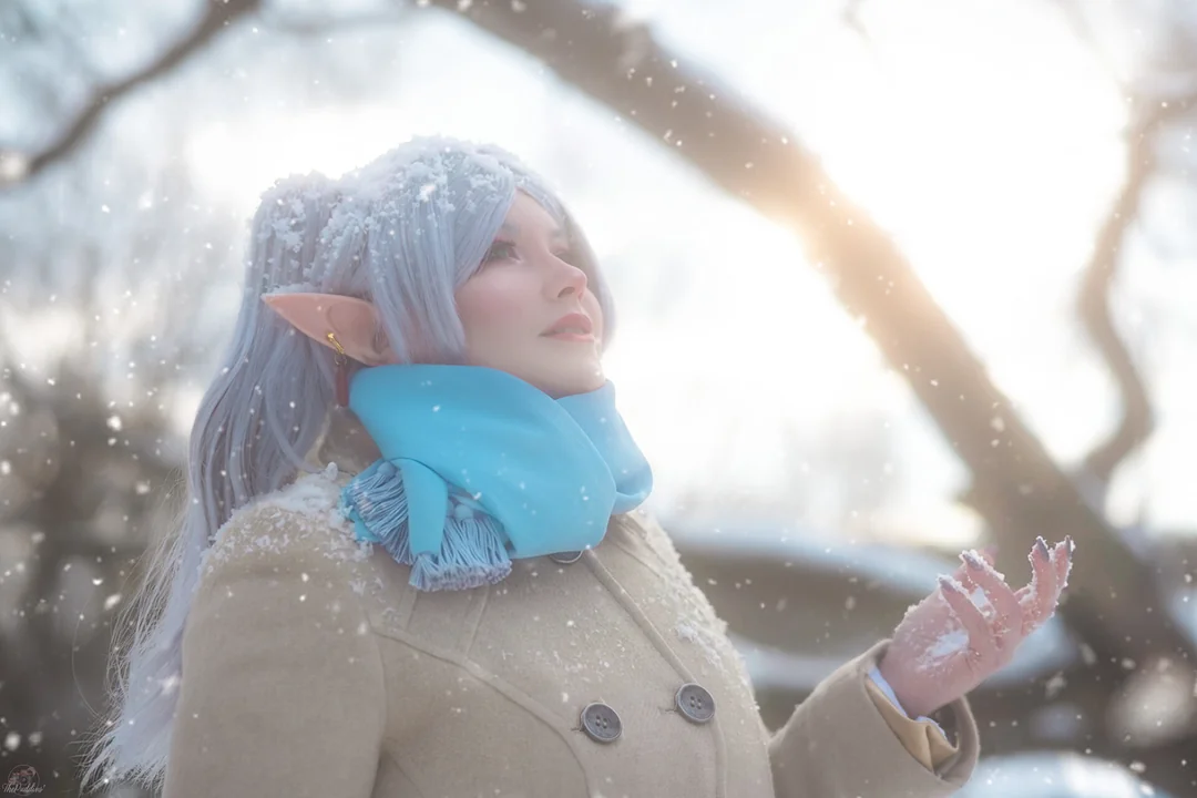 Frieren cosplay por Nessy Fox