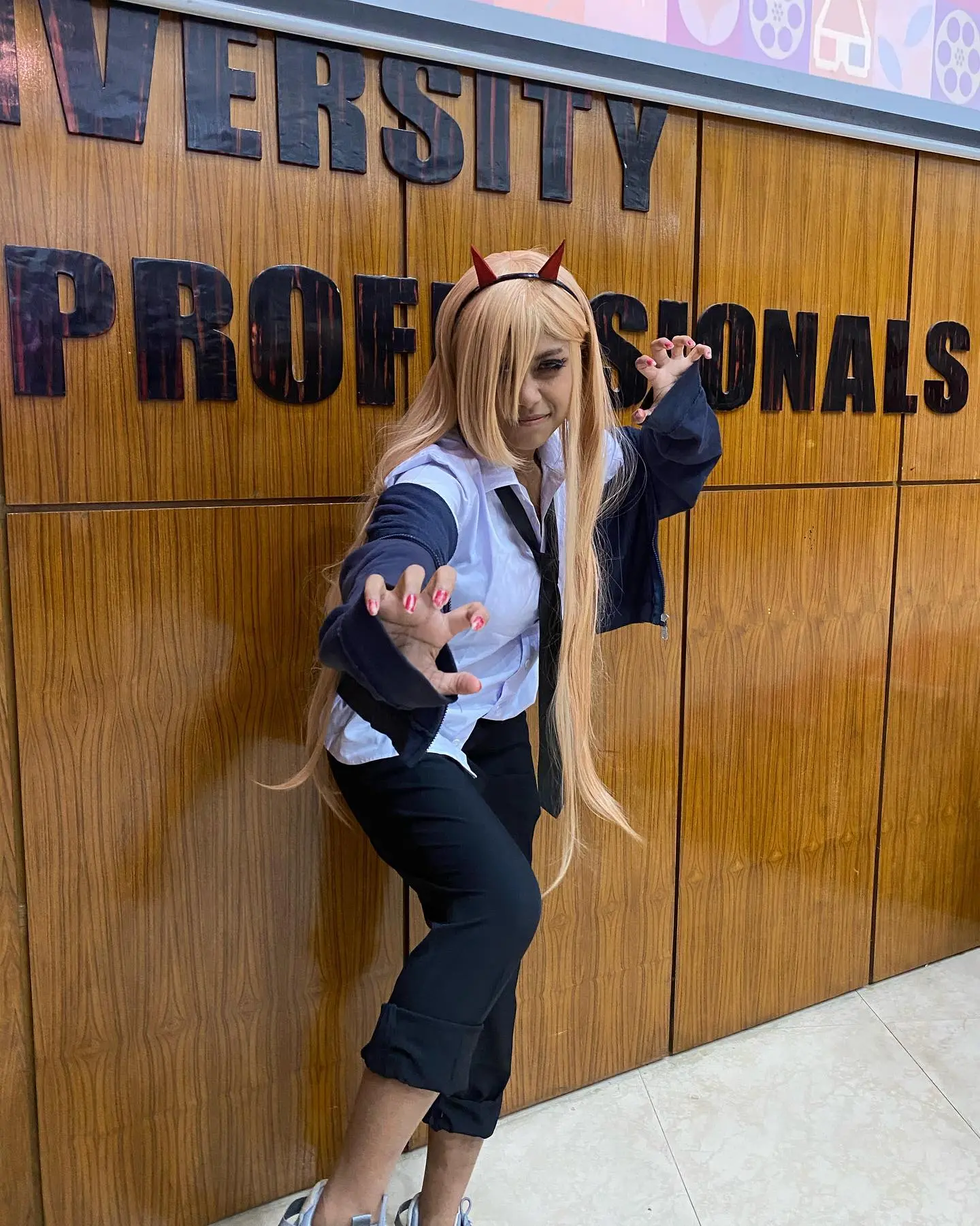 Power (Chainsaw Man) - cosplay por Akira Cozer