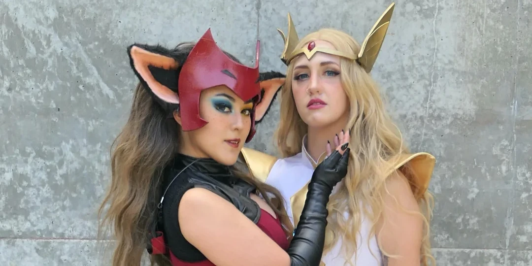 She-Ra e Catra (She-Ra e as Princesas do Poder) - cosplay por kinweecos e Miamorcosplay e fotografia por spydersblog_cosplay