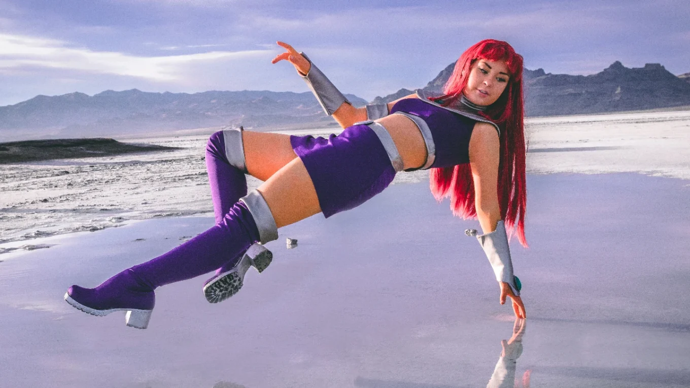 Starfire cosplay