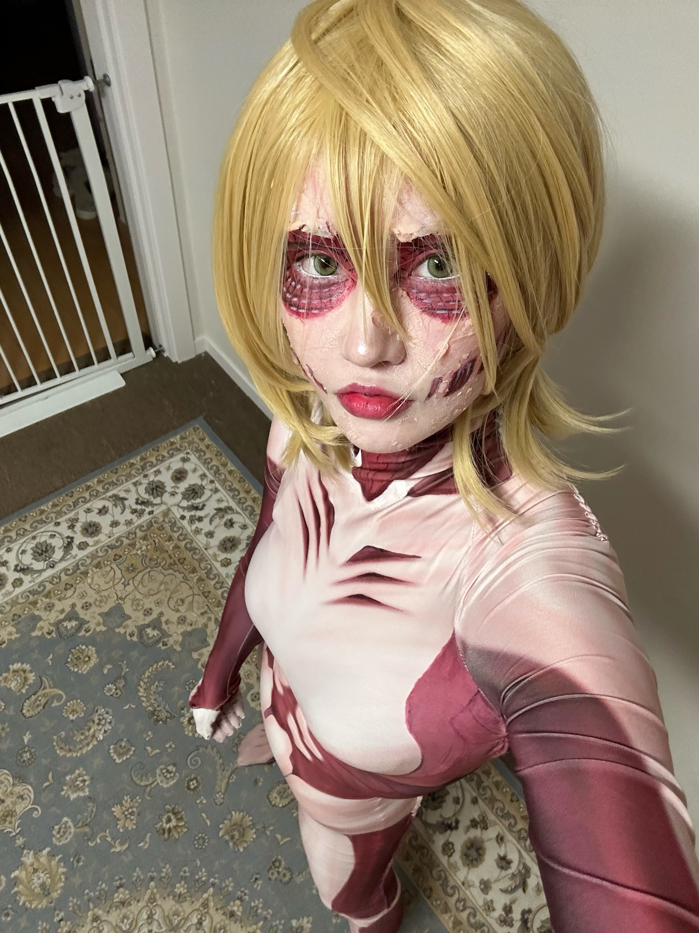 Titã Fêmea (Attack on Titan) - cosplay por damas.zipx