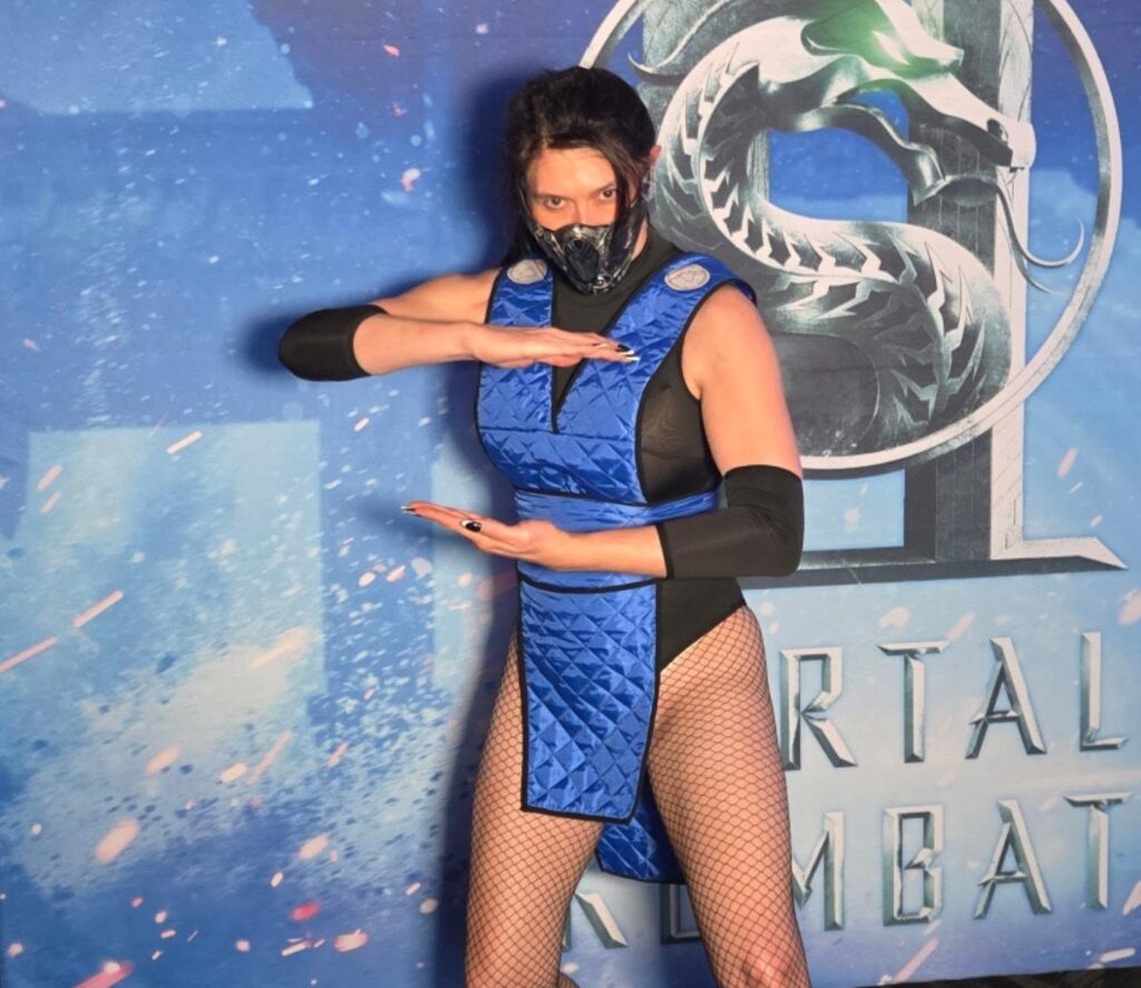 Sub-Zero - genderbend por vex.cosplayer