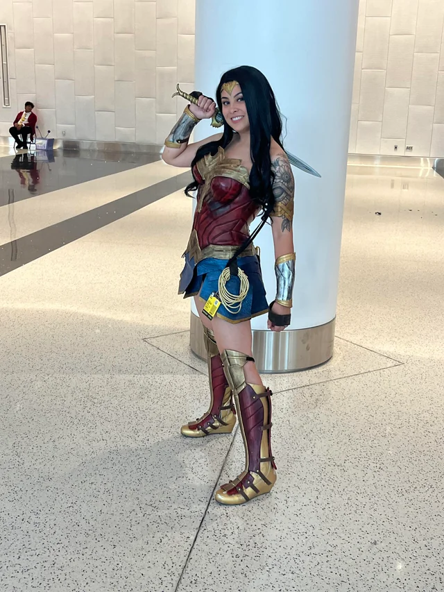 Mulher Maravilha cosplay por Impress Infinity