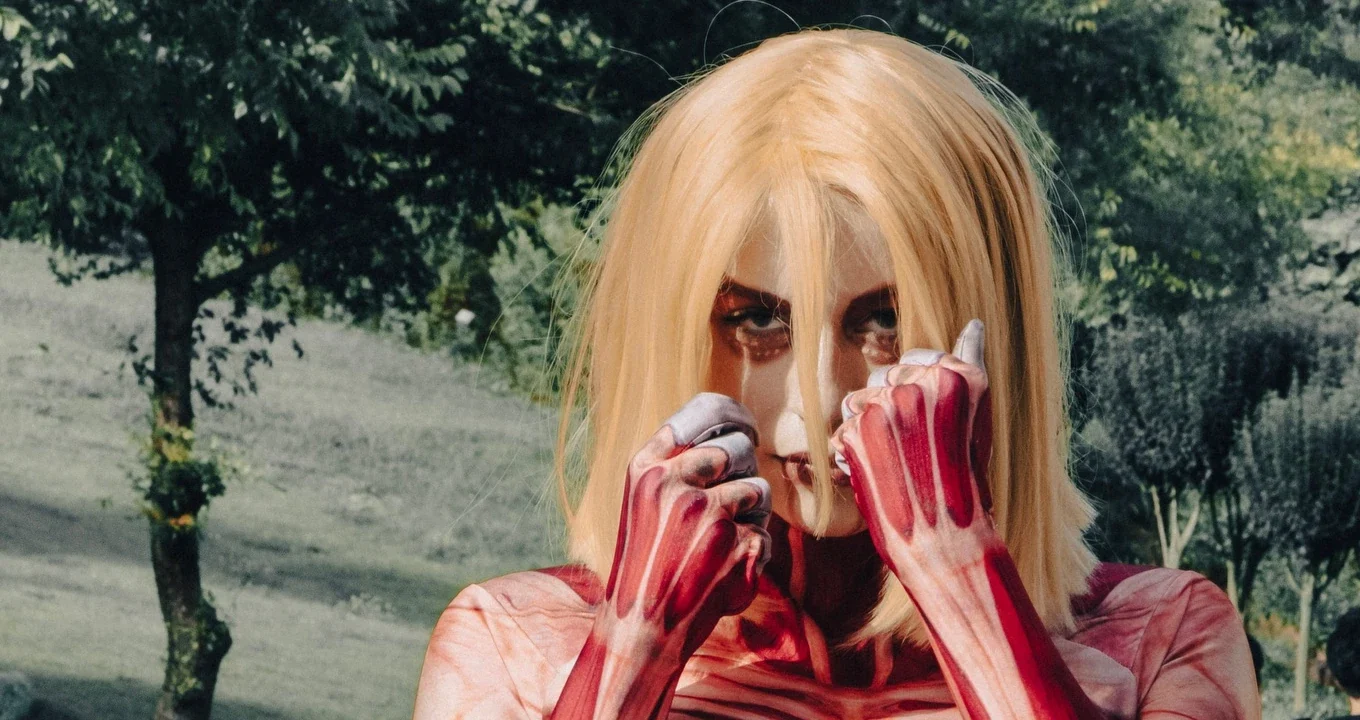 Titã Fêmea (Attack on Titan) - por Fresa Berry Cosplay