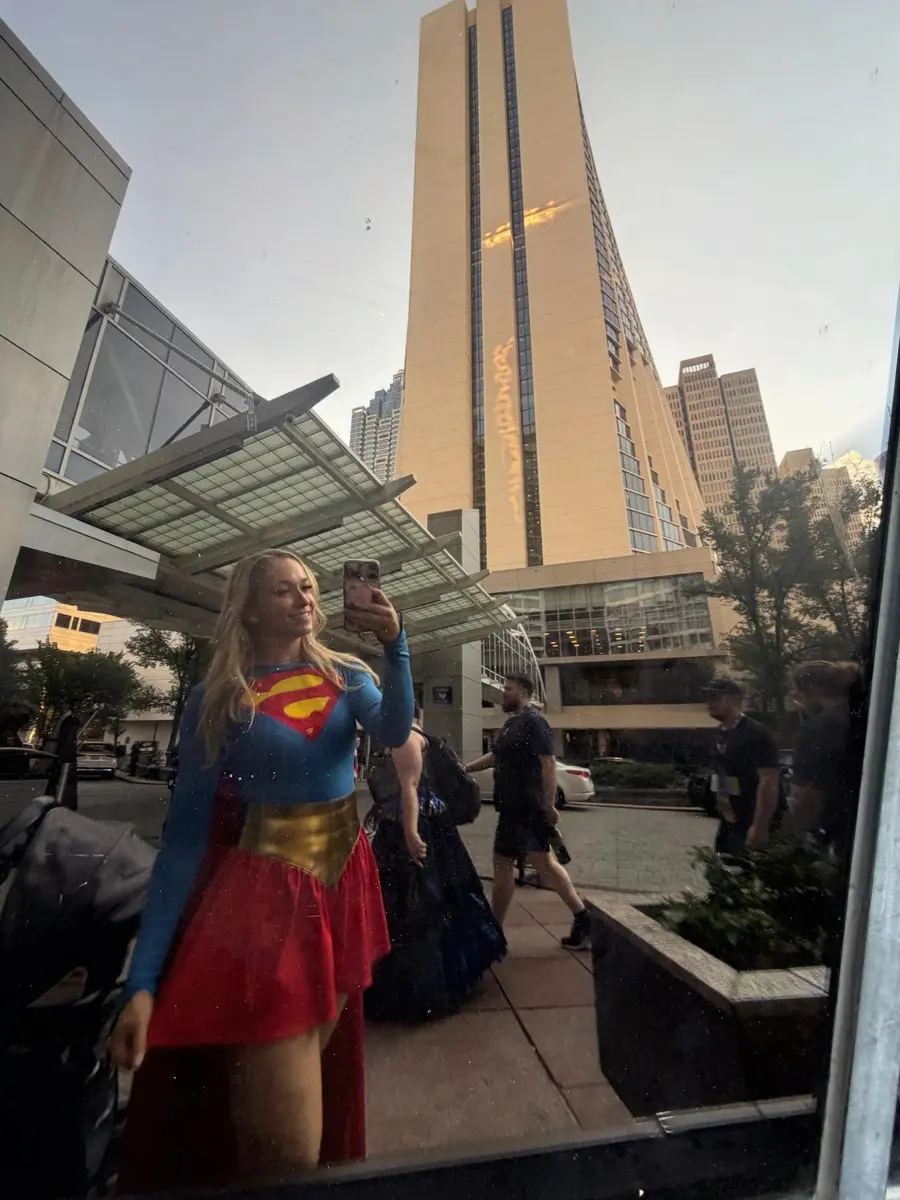 Supergirl - cosplay por Olivia Betty Rain
